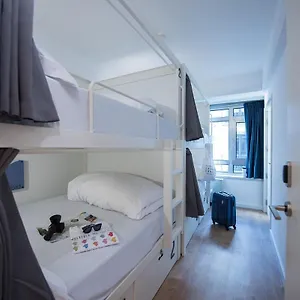  Hostal Room00